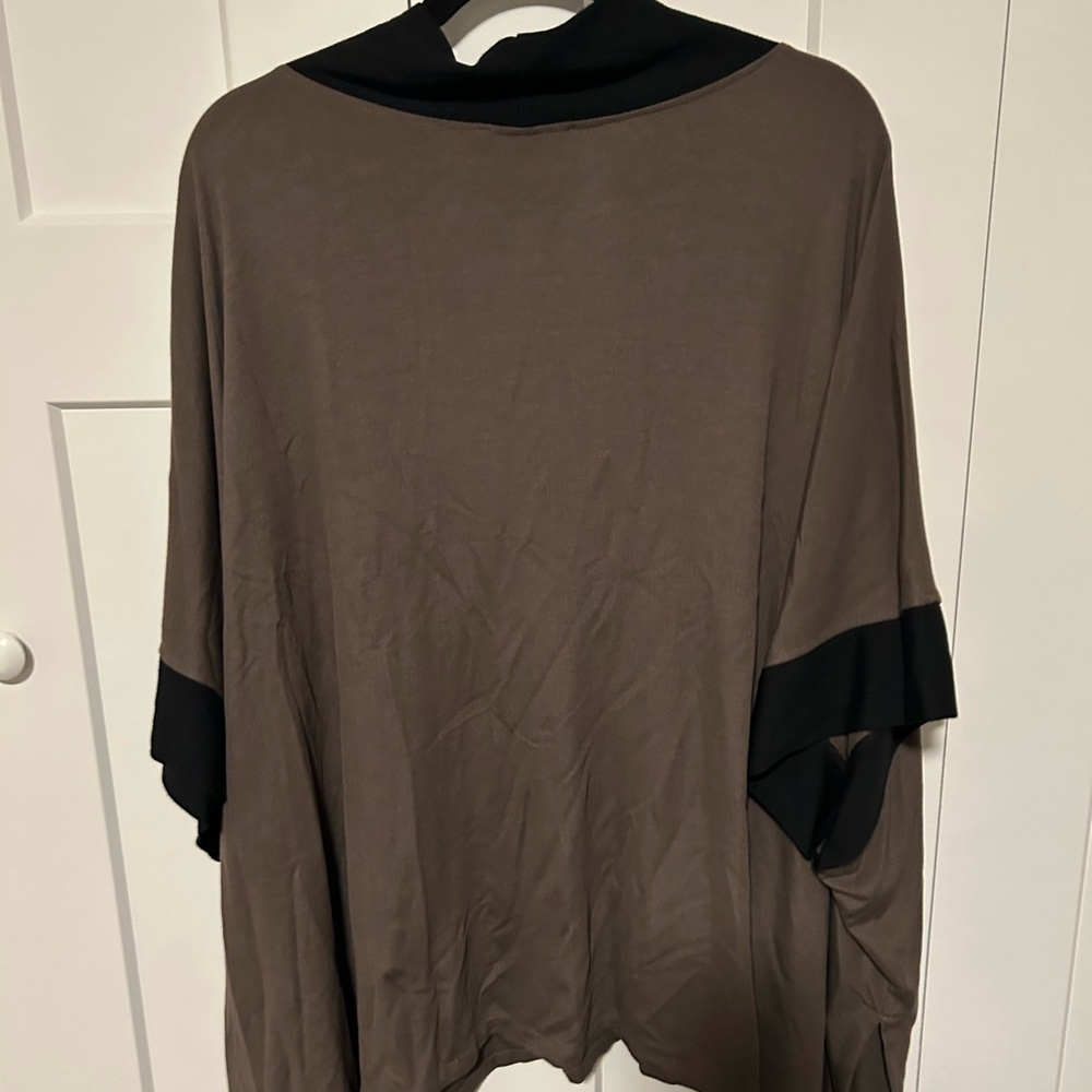 Alembika Brown and Black V-Neck Top - Picture 3 of 3